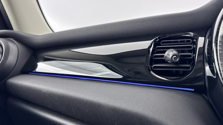 MINI Hatchback 1.5 Cooper Classic 5dr Auto [Nav Pack] Petrol Hatchback